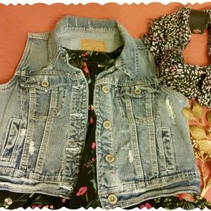 🚨2for10$ light wash Blue Jean vest